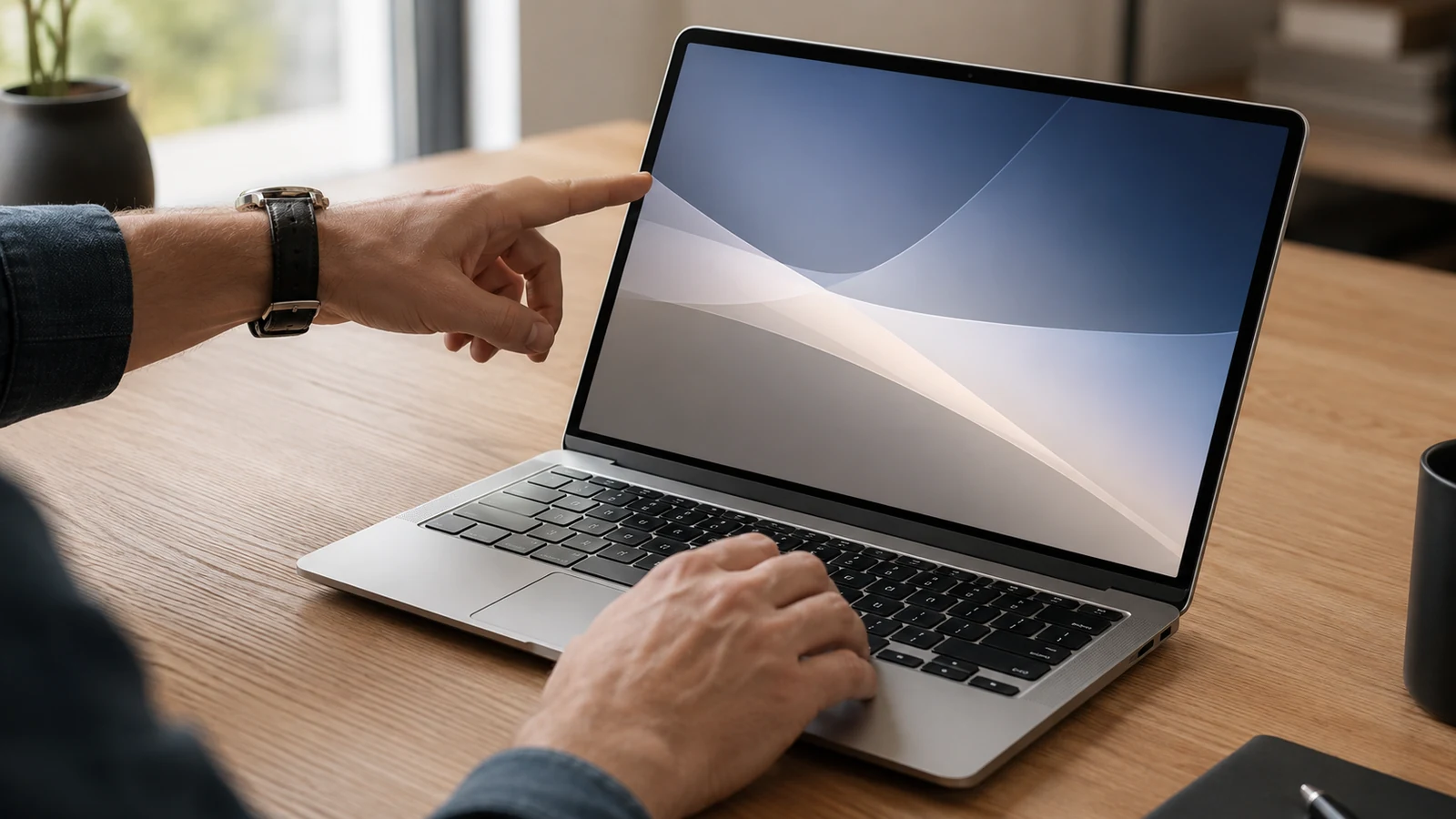Repasovaný MacBook 2026 - kontrola displeje a klávesnice zánovního Macu - fman.cz