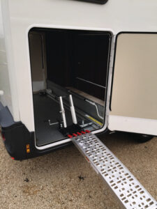 POLLICINO Pomůcka pro nakládání jízdních kol/koloběžek do zadní garáže Varianta: Elektrický - 200 cm, vlevo