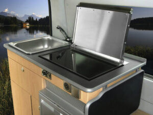 Sklokeramická varná deska a topné těleso Wallas